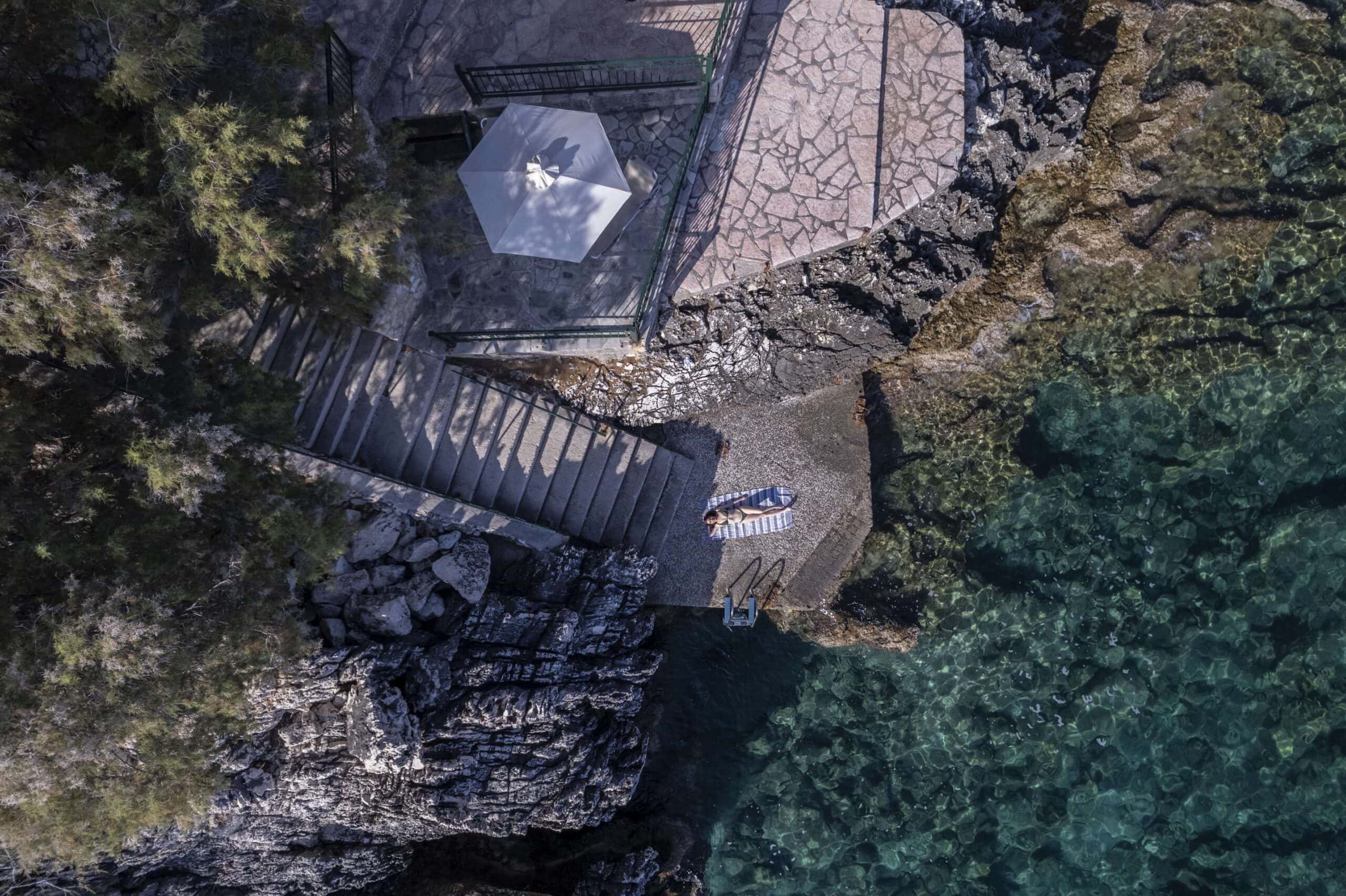 1580305